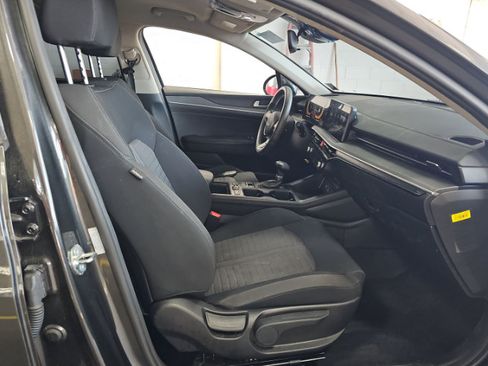 Used 2025 Kia K5 LXS FWD image 6