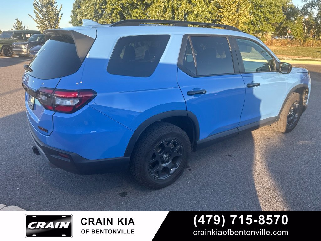 Used 2025 Honda Pilot TrailSport image 6