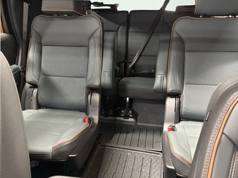 Used 2025 GMC Yukon AT4 AWD/4WD image 43