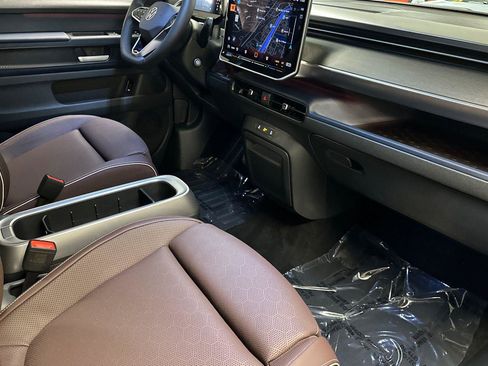 New 2025 Volkswagen ID. Buzz Pro S image 16