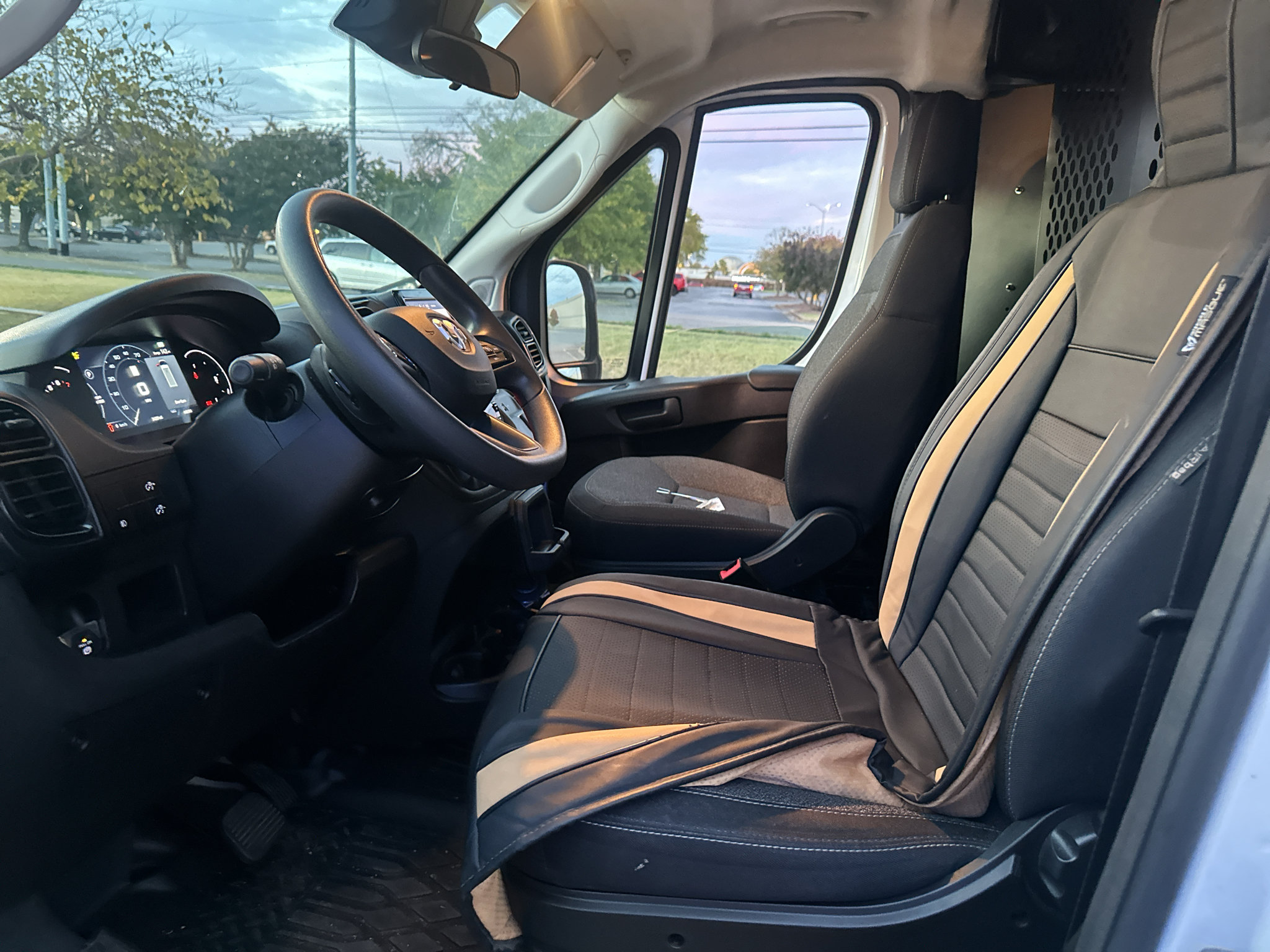 Used 2025 RAM ProMaster 2500 w/ U-Haul Equipment Group FWD image 17