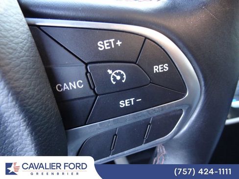 Used 2017 Chrysler Pacifica Touring-L Plus FWD image 24