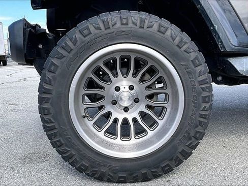 Used 2019 Jeep Wrangler Unlimited Sahara image 7