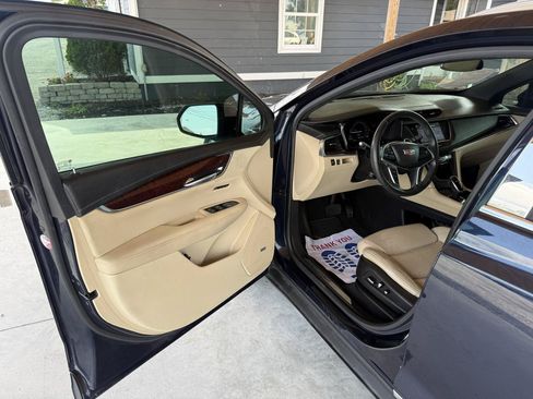 Used 2017 Cadillac XT5 Luxury w/ Driver Awareness Package FWD image 15