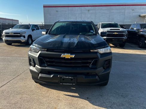 Used 2025 Chevrolet Colorado W/T w/ WT Custom Package image 2