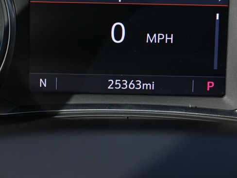 Used 2023 Chevrolet Traverse LT image 21