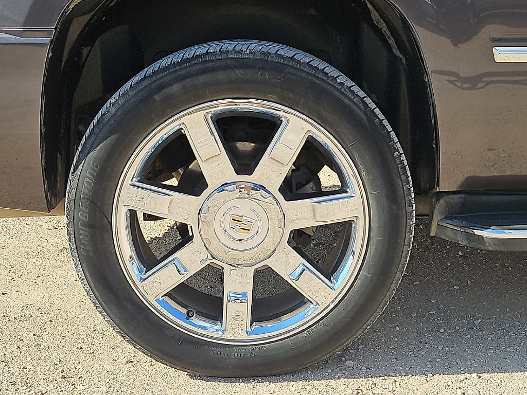 Used 2011 Cadillac Escalade Luxury RWD image 13