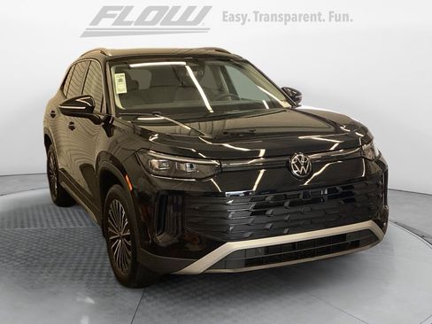 Certified 2025 Volkswagen Tiguan S w/ 18" Wheel Package image 1