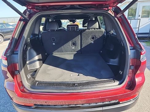 Used 2023 Jeep Grand Cherokee Altitude image 9