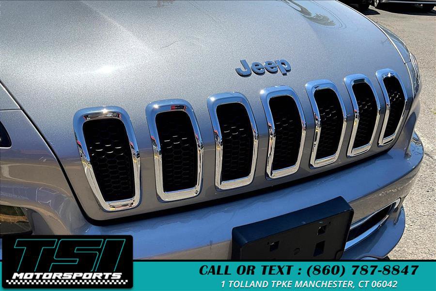 Used 2017 Jeep Cherokee Overland AWD/4WD image 29