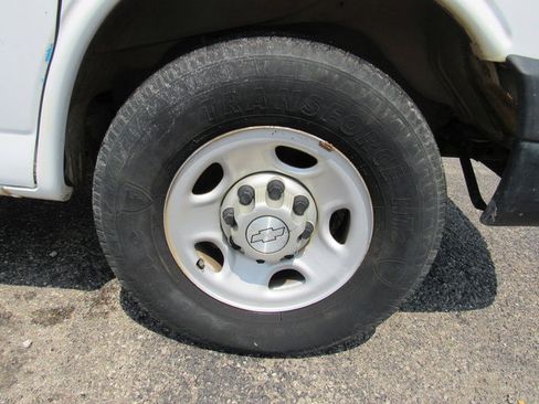 Used 2016 Chevrolet Express 2500 RWD image 10