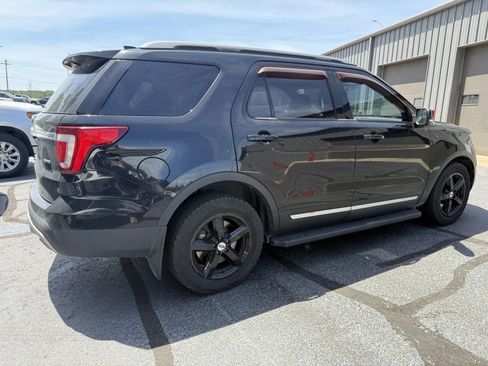 Used 2017 Ford Explorer XLT AWD/4WD image 4