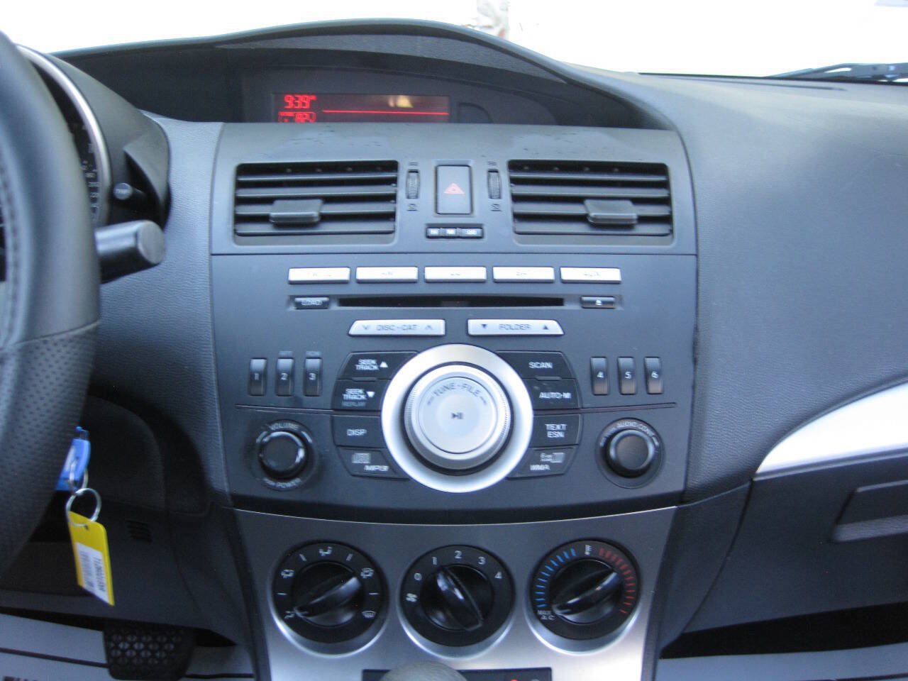 Used 2011 MAZDA MAZDA3 i Touring FWD image 31