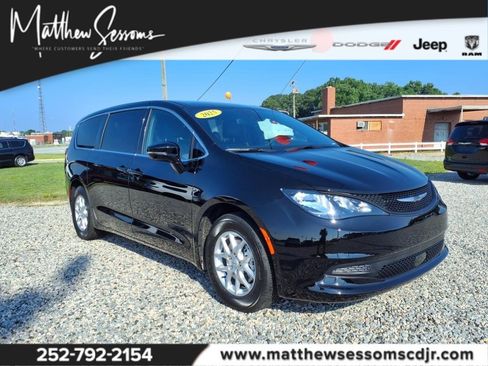 New 2025 Chrysler Voyager LX image 1