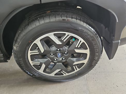 Used 2025 Subaru Forester Premium AWD/4WD image 24