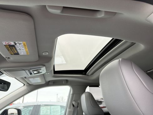 Used 2023 Toyota Highlander XLE image 23