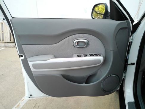 Used 2019 Kia Soul EV + w/ Sun & Fun Package image 15