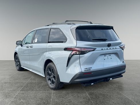 New 2026 Toyota Sienna XLE Woodland Edition AWD/4WD image 4