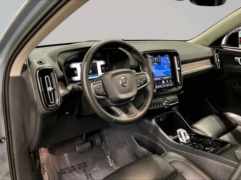 Certified 2023 Volvo XC40 B5 Plus w/ Driver Assist Package AWD/4WD image 17
