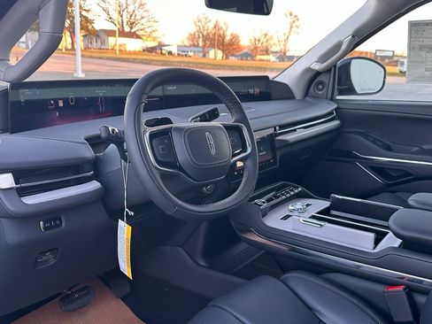 New 2025 Lincoln Navigator Reserve AWD/4WD image 10