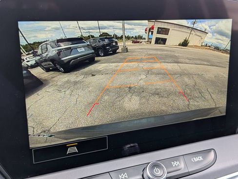 Used 2025 Chevrolet Blazer LT FWD image 18