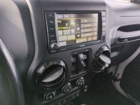 Used 2014 Jeep Wrangler Altitude image 24