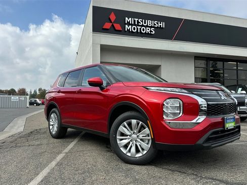 New 2025 Mitsubishi Outlander ES image 2