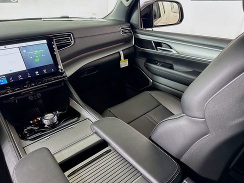 New 2026 Jeep Grand Wagoneer 4WD w/ Premium Group I image 25