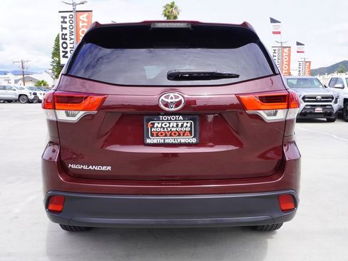 Used 2019 Toyota Highlander LE FWD image 6