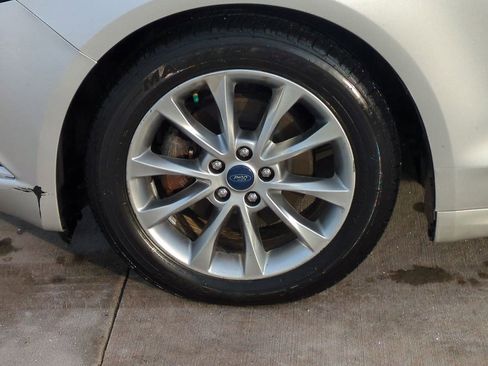 Used 2017 Ford Fusion SE image 14