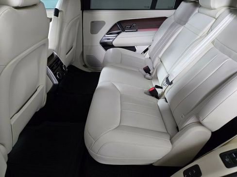 Used 2025 Land Rover Range Rover Long Wheelbase SE image 15