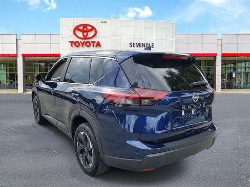 Used 2025 Nissan Rogue SV image 4