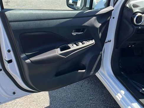 Used 2022 Nissan Versa SV FWD image 16