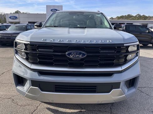 New 2026 Ford Expedition Platinum w/ Driver's Package image 9