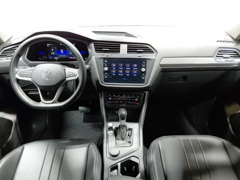 Used 2022 Volkswagen Tiguan SE AWD/4WD image 19