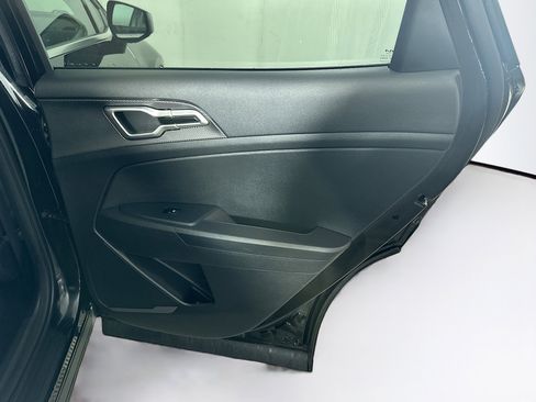 Used 2025 Kia Sportage LX image 28