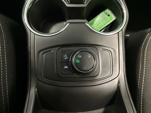 Used 2024 GMC Terrain SLE image 23