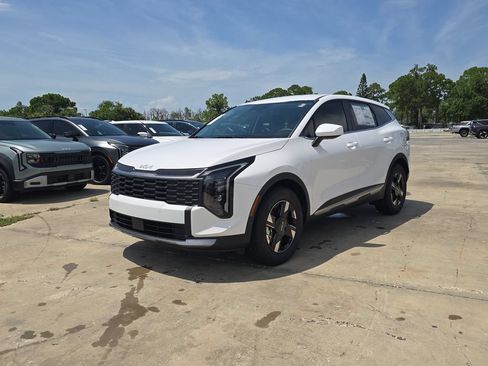 New 2026 Kia Sportage LX FWD image 4