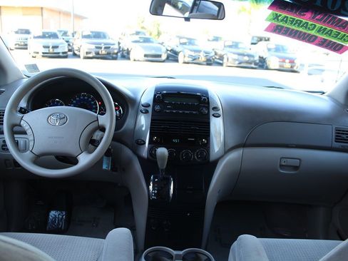 Used 2010 Toyota Sienna LE image 23