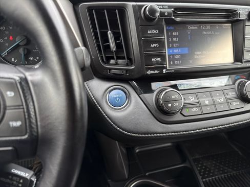 Used 2017 Toyota RAV4 XLE AWD/4WD image 12