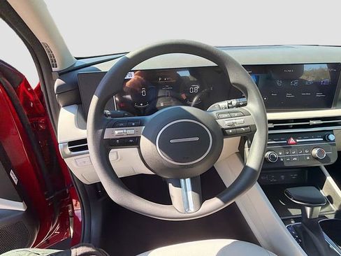 New 2026 Hyundai Tucson SE image 11