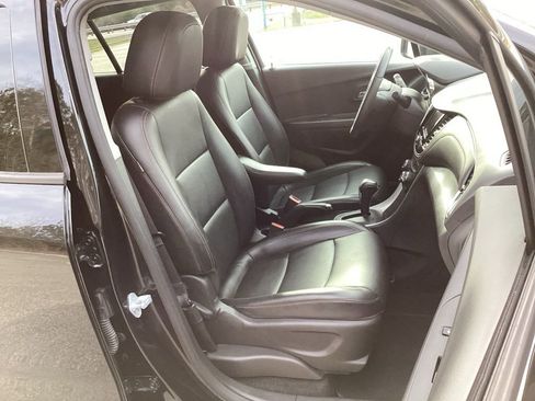 Used 2021 Chevrolet Trax LT w/ Premium Seat Package image 32