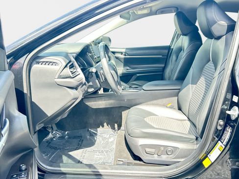 Used 2023 Toyota Camry SE FWD image 11