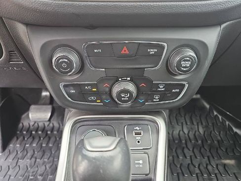Used 2020 Jeep Compass High Altitude AWD/4WD image 24