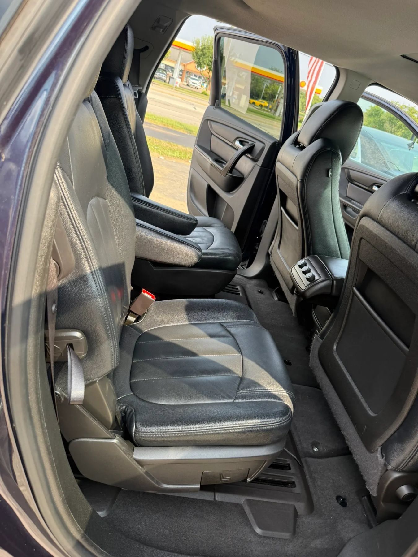 Used 2017 Chevrolet Traverse LT w/ Style and Technology Package FWD image 20