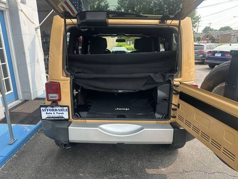 Used 2013 Jeep Wrangler Unlimited Sahara w/ Dual Top Group AWD/4WD image 19