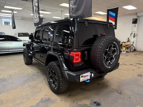 Used 2023 Jeep Wrangler Unlimited Rubicon 4xe w/ Cold Weather Group AWD/4WD image 9