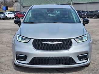 Used 2024 Chrysler Pacifica Touring-L FWD video 2