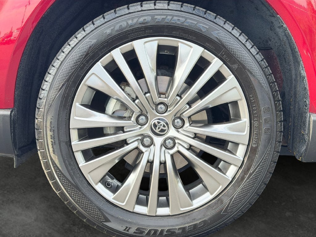 Used 2021 Toyota Venza XLE w/ Softex Package AWD/4WD image 5