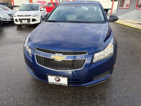 Used 2013 Chevrolet Cruze LS image 12